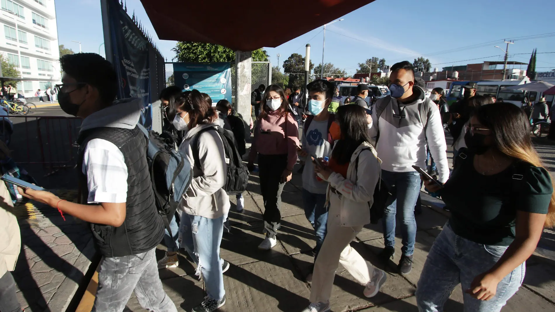 En Puebla el 50 de jóvenes no concluye su carrera por presión social